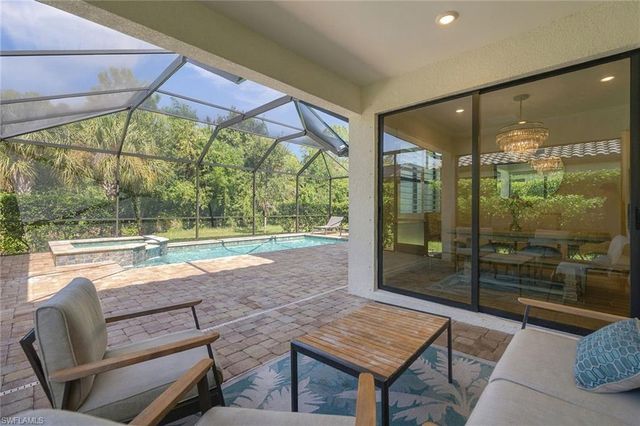 6825 Greenbriar CT, Naples, FL 34114