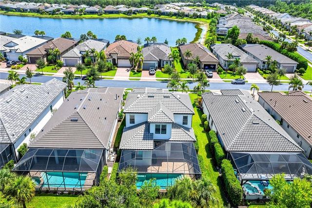 6825 Greenbriar CT, Naples, FL 34114