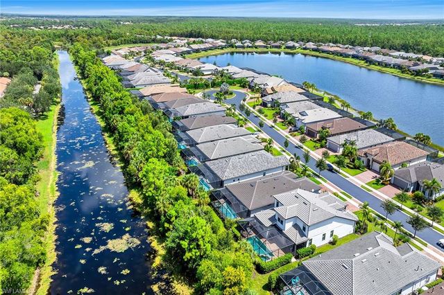 6825 Greenbriar CT, Naples, FL 34114