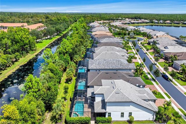 6825 Greenbriar CT, Naples, FL 34114