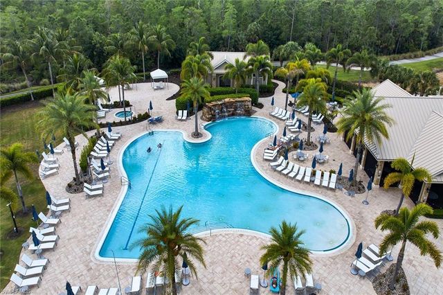 6825 Greenbriar CT, Naples, FL 34114