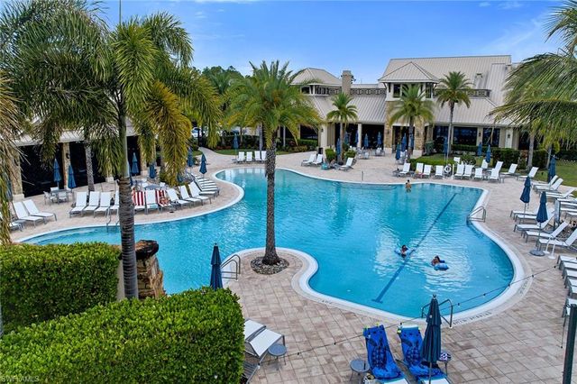 6825 Greenbriar CT, Naples, FL 34114