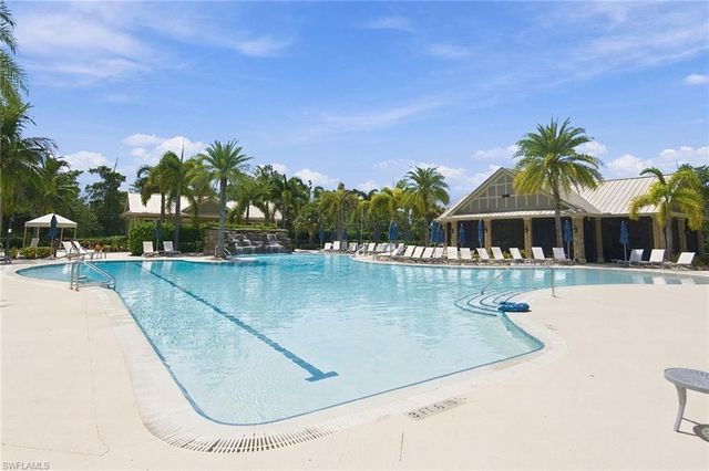 6825 Greenbriar CT, Naples, FL 34114