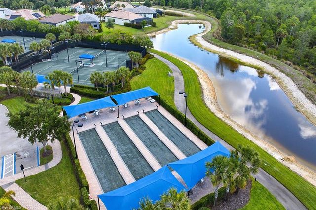 6825 Greenbriar CT, Naples, FL 34114