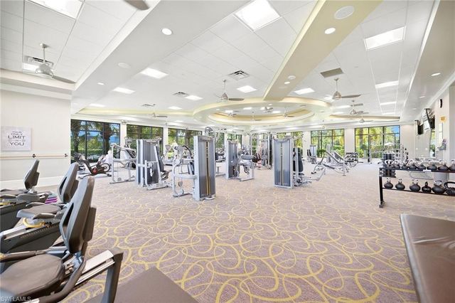 6825 Greenbriar CT, Naples, FL 34114