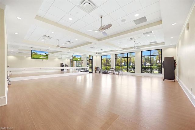 6825 Greenbriar CT, Naples, FL 34114