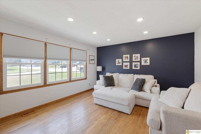 7718 Vernon Avenue, Omaha, NE 68134