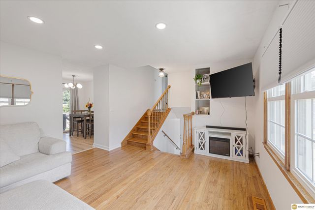 7718 Vernon Avenue, Omaha, NE 68134