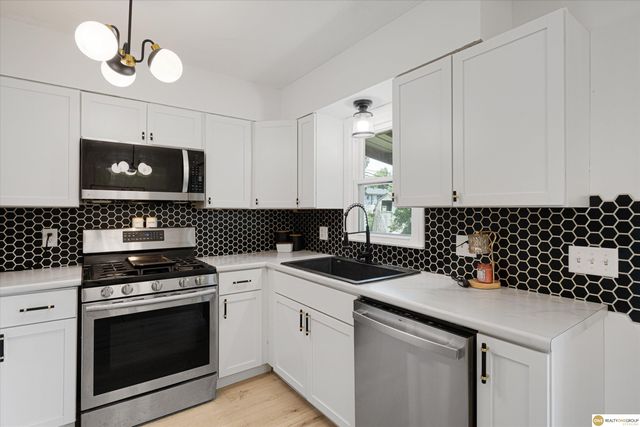 7718 Vernon Avenue, Omaha, NE 68134