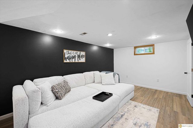 7718 Vernon Avenue, Omaha, NE 68134