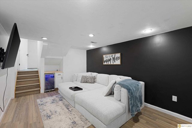 7718 Vernon Avenue, Omaha, NE 68134