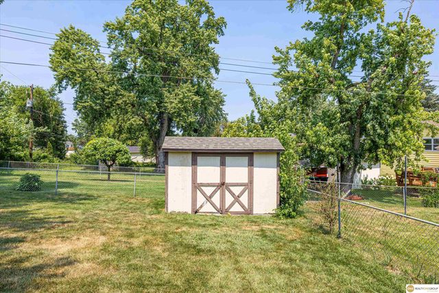 7718 Vernon Avenue, Omaha, NE 68134