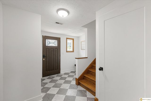 7718 Vernon Avenue, Omaha, NE 68134