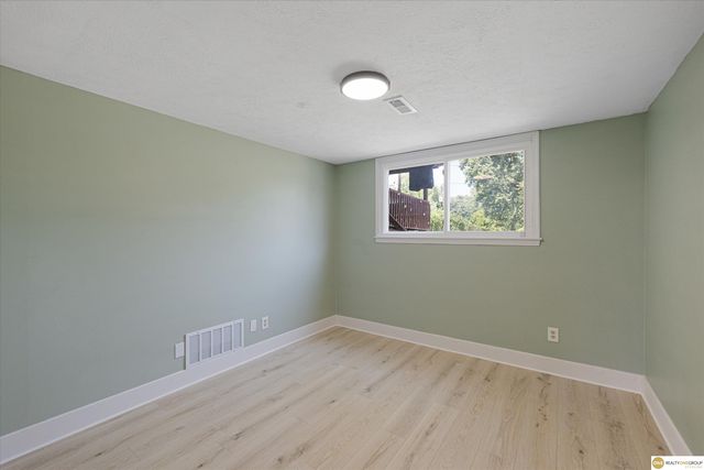 7718 Vernon Avenue, Omaha, NE 68134