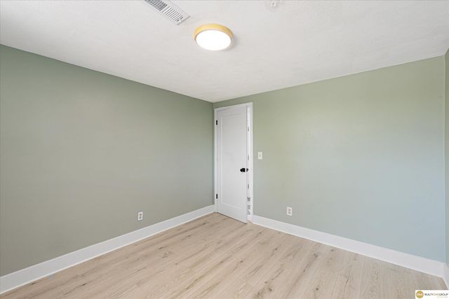 7718 Vernon Avenue, Omaha, NE 68134