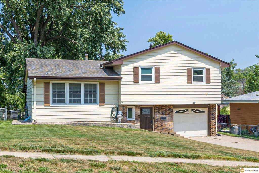 7718 Vernon Avenue, Omaha, NE 68134