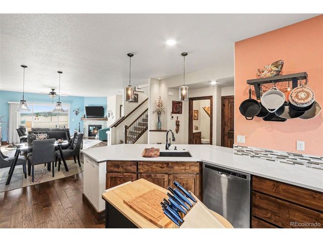 1906 Sunshine Peak Dr 18, Loveland, CO 80538