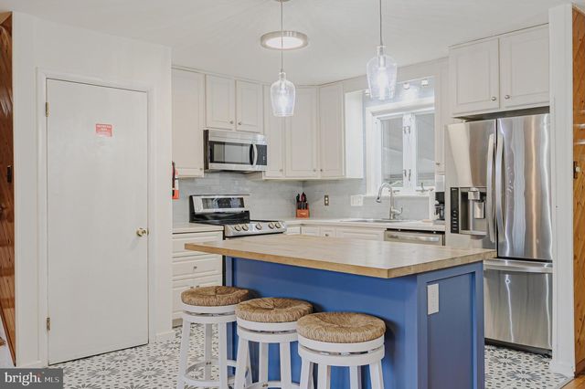 48 W BOLTON AVE, Absecon, NJ 08201