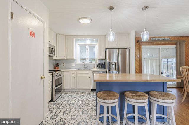 48 W BOLTON AVE, Absecon, NJ 08201