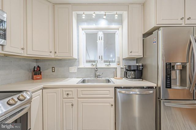 48 W BOLTON AVE, Absecon, NJ 08201