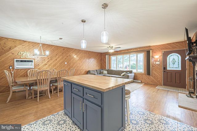 48 W BOLTON AVE, Absecon, NJ 08201