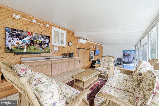 48 W BOLTON AVE, Absecon, NJ 08201