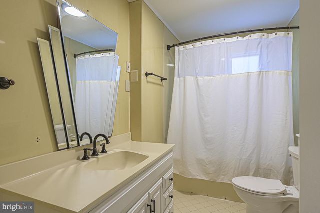 48 W BOLTON AVE, Absecon, NJ 08201