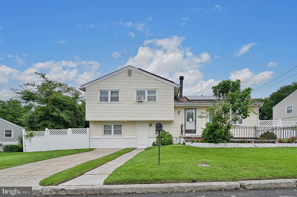 48 W BOLTON AVE, Absecon, NJ 08201
