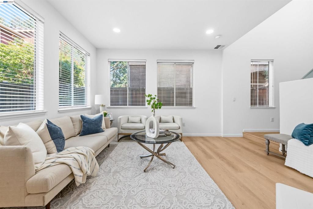 Image 6 of property listing at 32 Colby Ct, Pleasanton, CA 94566