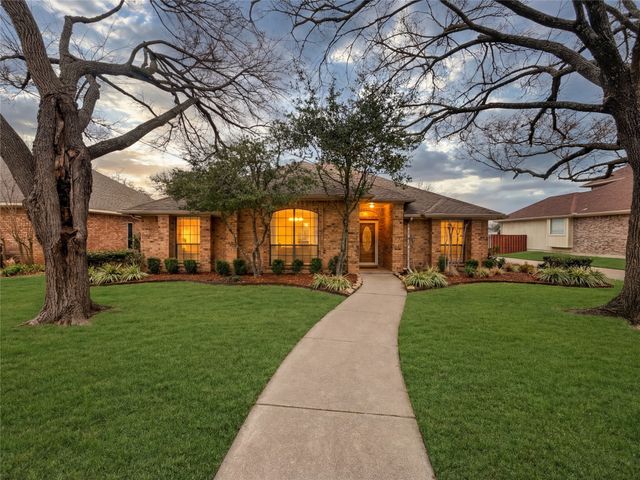 308 Rolling Oak Drive, Murphy, TX 75094