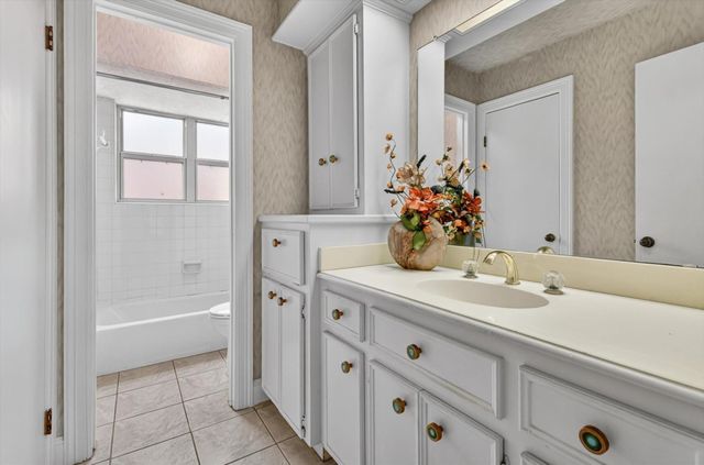 1039 Honey Hill Drive, Houston, TX 77077