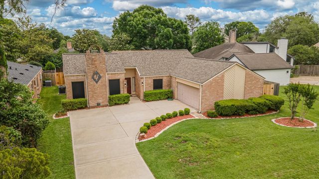 1039 Honey Hill Drive, Houston, TX 77077