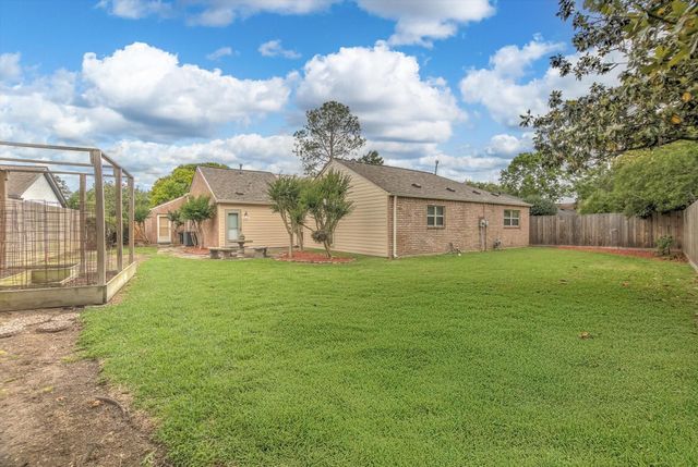 1039 Honey Hill Drive, Houston, TX 77077