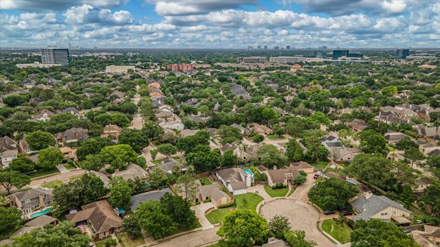 1039 Honey Hill Drive, Houston, TX 77077