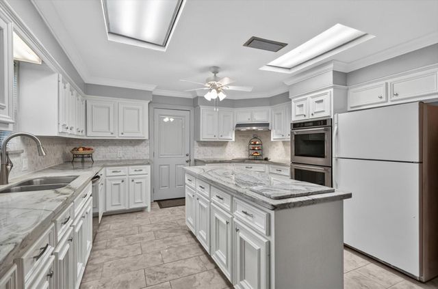 1039 Honey Hill Drive, Houston, TX 77077