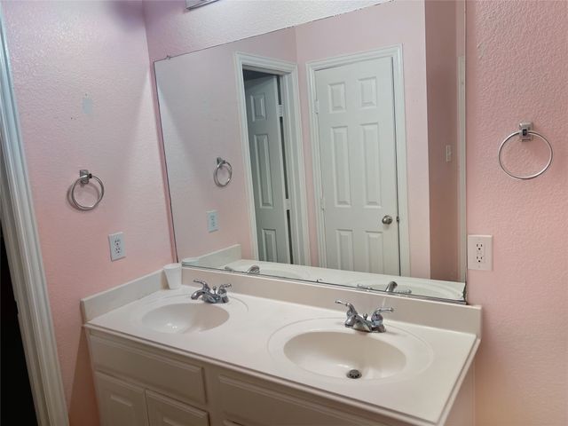 402 Calvary Drive, Euless, TX 76040