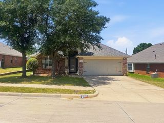402 Calvary Drive, Euless, TX 76040