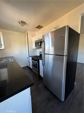 1422 Talmadge 8, Los Angeles, CA 90027