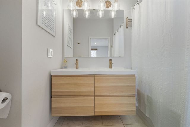 587 E 4th St 3, Boston, MA 02127