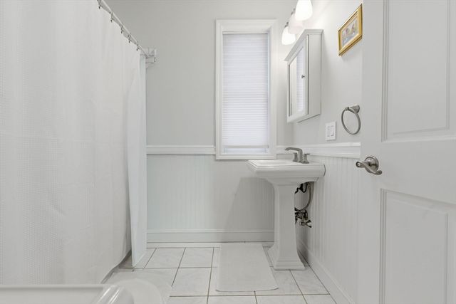 587 E 4th St 3, Boston, MA 02127