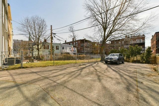 587 E 4th St 3, Boston, MA 02127