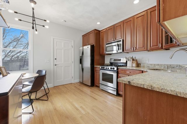 587 E 4th St 3, Boston, MA 02127