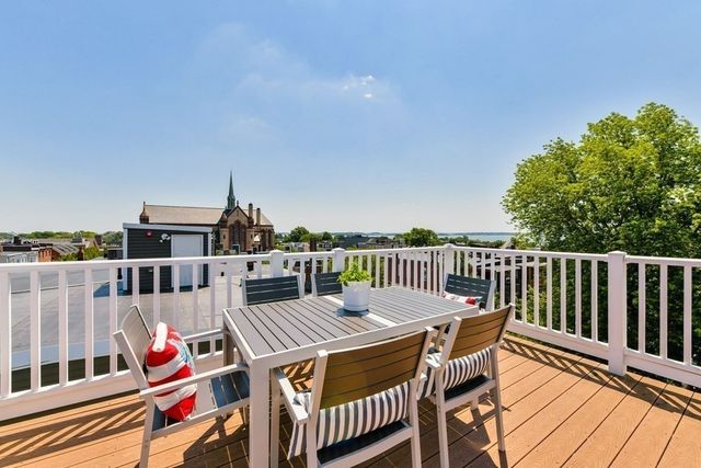 587 E 4th St 3, Boston, MA 02127