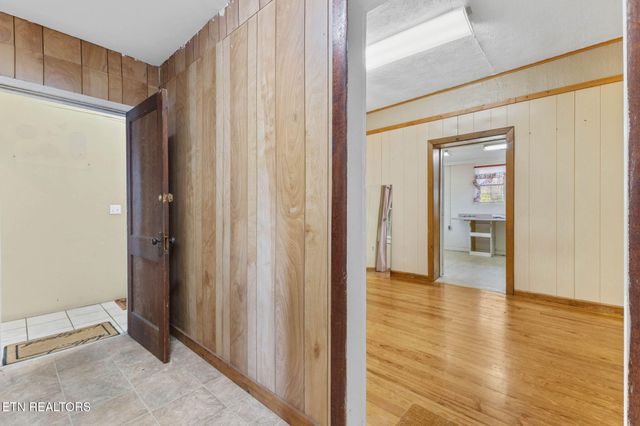 400 N Main St, Clinton, TN 37716