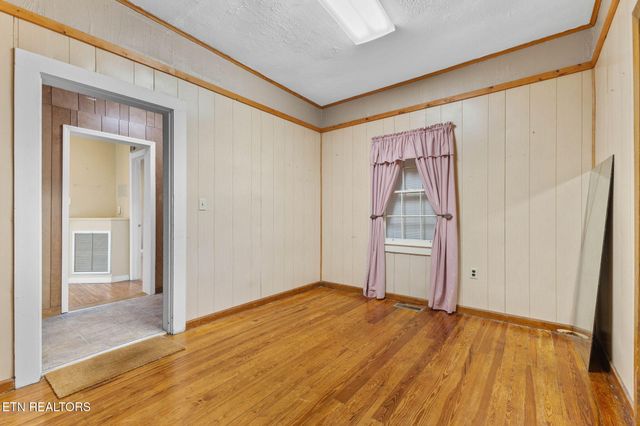 400 N Main St, Clinton, TN 37716