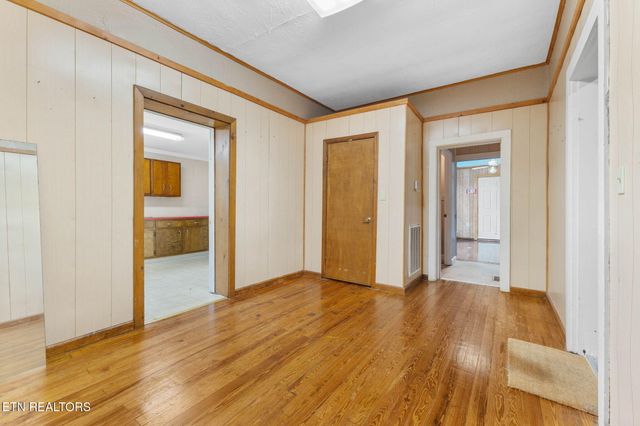 400 N Main St, Clinton, TN 37716