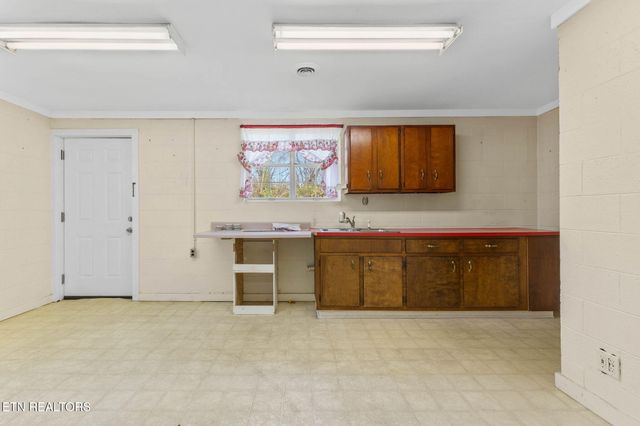 400 N Main St, Clinton, TN 37716