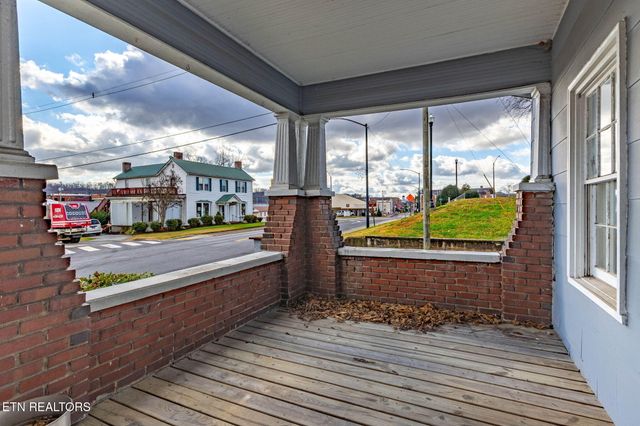 400 N Main St, Clinton, TN 37716