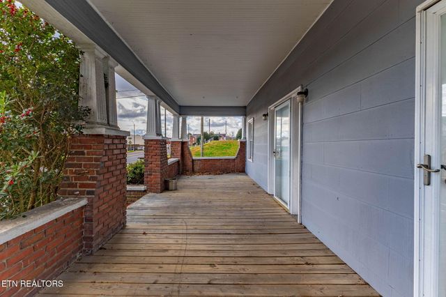 400 N Main St, Clinton, TN 37716