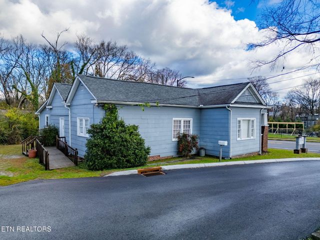 400 N Main St, Clinton, TN 37716